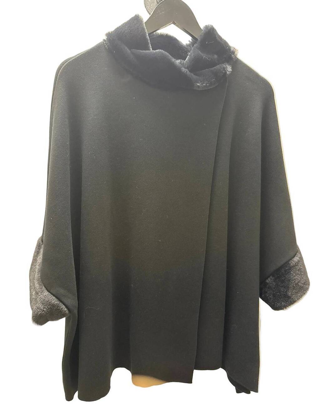NEW VIVIANE FURRIER women's fur collar tricot coat in black